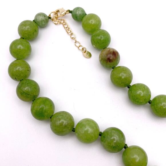 Knotted Green Jade 8cm Beaded Necklace 18” and Extension Chain - Picture 6 of 9